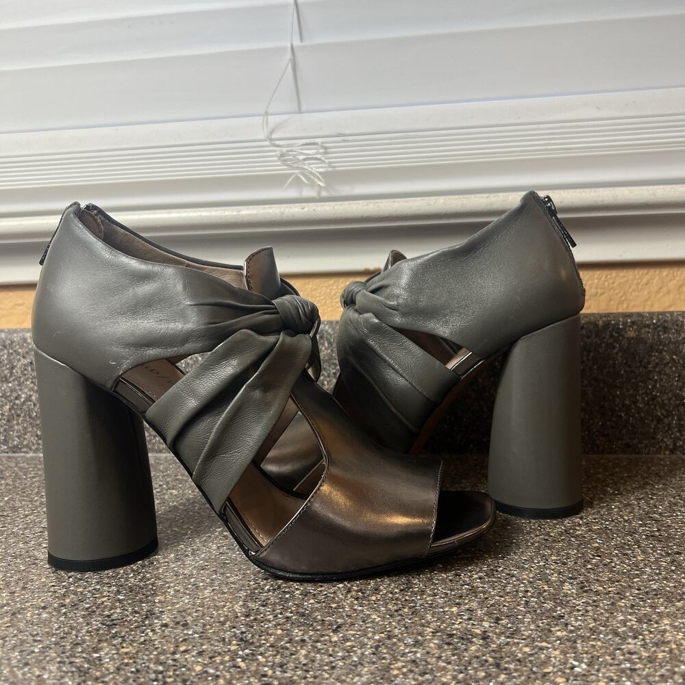 Donald Pliner Womens Size 9.5M Gray Patent Leather Ultra High Heel Peep Toe Pump - Picture 4 of 9